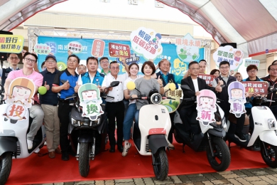 許縣長宣布調高汰舊換購電動機車補助及新增汽車充電樁設置補助方案