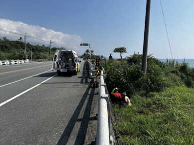 14歲公路賽腳踏車選手｜近玉長公路路口，自摔跌落護欄外2公尺深受傷送醫！