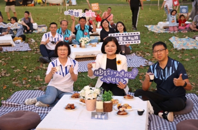 地球力・低碳野餐日〜雲林綠影星空下的永續約定 縣長張麗善等人籲減少一次性用品使用 從日常生活中落實減碳行動