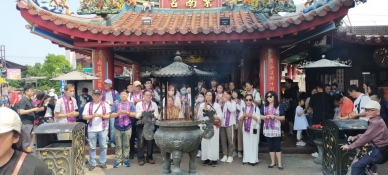 靈山紫竹觀音院住持妙蓮師11日率領20多位師兄師姐前往竹山紫南宮及受天宮進香團祈安植福