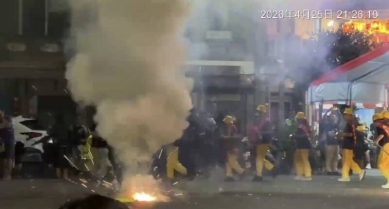 高雄鹽埕廟會烽火連天環保局開罰32880元