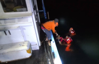 奮勇拯溺｜60歲翁金樽港區落水，海巡暗夜緊急救援送醫！