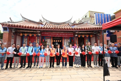 鹿港地藏王廟彩繪竣工儀式剪綵。（照片縣府提供）