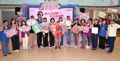 雲林縣長張麗善邀女性同仁共享午茶時光 祝福母親節快樂〜