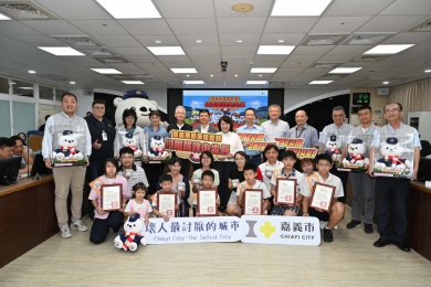 嘉義市全國首創「校園防詐小尖兵—防詐偵探任務」近5萬筆  治安會報公開表揚6所績優學校　共築防詐安全網