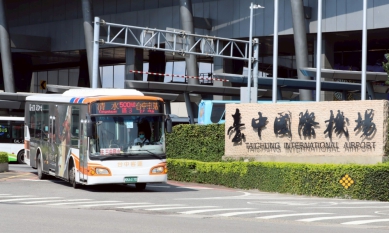 善心 台中公車駕駛機警救人「背乘客送醫」全車乘客感動投書1999表揚