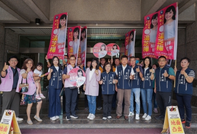 國民黨彰化市長黨內初選登記，溫芝樺大陣仗。（照片溫芝樺競總提供）