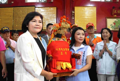 雲林六房媽熱鬧過爐 從土庫股過港至斗南五間厝股紅壇安座 成千上萬信徒隨行祈福〜