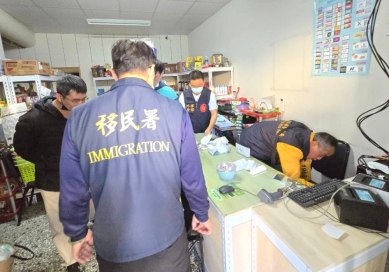 雲檢指揮移民署雲嘉專勤隊及警方 偵破外籍人士持觀光簽證來臺或逾期居留從事農務工作 20多名非法移工遭遣返 4主嫌提起公訴！