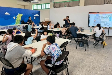 大葉環安系師生前進花蓮壽豐國中舉辦「科學營」。(照片大葉提供)