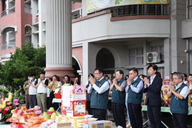 黃偉哲赴曾文市政願景園區中元祈安普渡 結合環保公益祈願台南平安、市政順遂