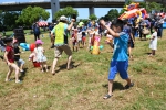 「彰化童樂會」打水仗，市長林世賢遭小朋友圍攻。（照片市公所提供）