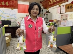 歡樂過元宵節  台中市議員陳雅惠免費發送2500個可愛的HAPPY兔紙雕小提燈  吸引小朋友踴躍索取