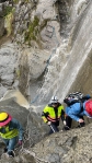 大雨阻斷崩塌壁 阿里山眠月線20名登山遊客受困  阿里山警、消急救援