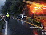落石砸車｜車毀1傷，蘇花路廊強降雨，東澳~南澳路段道路阻斷，已搶通 ！
