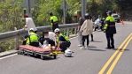 彎道自撞護欄｜中橫公路車毀2人傷，其中1人飛落30公尺懸崖！