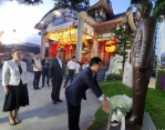 日本參議員拜訪高雄市長陳其邁並至保安堂向安倍銅像獻花致意