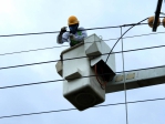 康芮強風豪雨橫掃全台 雲林停電戶數一度逾4萬6千戶 台電工程人員日夜冒雨搶修 力拚今晚全部復電！