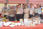 大葉「二手市集」，獲校長、副校長、主任的大力支持。（照片大葉提供） 　