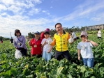 拔得新年好彩頭! 竹山鎮親子拔蘿蔔體驗寓教於樂