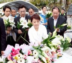 二二八事件79週年追思會 市長盧秀燕獻上鮮白百合祝福 讓愛與包容延續