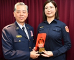 張芳瑀破門拯救輕生女子    局長吳敬田會報公開表揚
