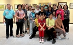 大葉李一芳（前排右2）師生展，員林演藝廳展出。（照片大葉提供）