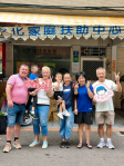 彰化家扶替7歲「翔翔」（左2）成功媒合到荷蘭收養家庭。（照片家扶提供）