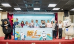 2026澎湖秋季運動休閒觀光嘉年華開跑，歡迎一起用雙腳BIKE訪世界最美麗海灣 今年澎管處持續推動兩大品牌賽事，包括「澎湖跳島101K自行車活動」及「菊島澎湖跨海馬拉松」，邀請全台車友、跑友與國際旅客，在最舒服的秋季，一起來感受菊島魅力。除了運動賽事外，澎管處也將辦理「2026澎大海沙灘音樂祭」，以及「2026澎湖追風音樂燈光節」，透過音樂、燈光、市集與沙灘活動，延續澎湖秋冬觀光熱潮，展現四季皆宜的旅遊魅力。
