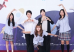 盧秀燕市長與8042位高中以下市長獎畢業生合影 「各俏皮POSE」 勉學子帶「三顆心」勇敢迎未來