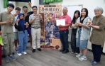 神轎工藝師陳秋霖（右4）受大葉通識中心邀請演講鹿港魯班鎖榫卯技術。（照片大葉提供）