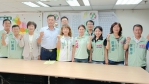 民進黨彰化縣黨部主委謝翠屏(前排中)宣布徵召張政岳(前排左4)參選員林市長。(照片記者周為政攝)
