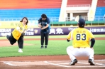 中信兄弟、味全龍決戰棒球原鄉 嘉義市長黃敏惠開球點燃戰火!