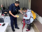暖警幫助婦人安然返家 親帶自種竹筍聊表謝意