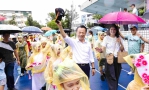 嘉義縣民雄大士爺神尊穿雨衣 大雨澆不熄創意踩街熱情!